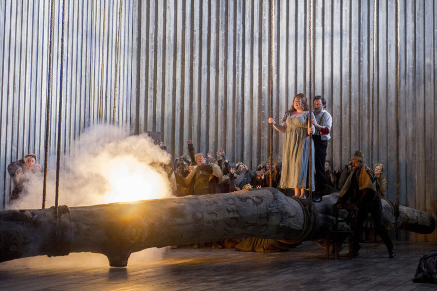 ENO Norma Marjorie Owens, Peter Auty and ENO Chorus (c) Alastair Muir