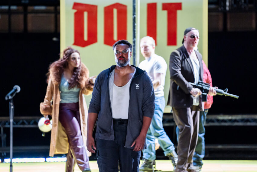 Danielle de Niese, Kenneth Kellogg, Alex Otterburn, Mark Le Brocq, ENO’s Rise and Fall of the City of Mahagonny 2026 © Tristram Kenton