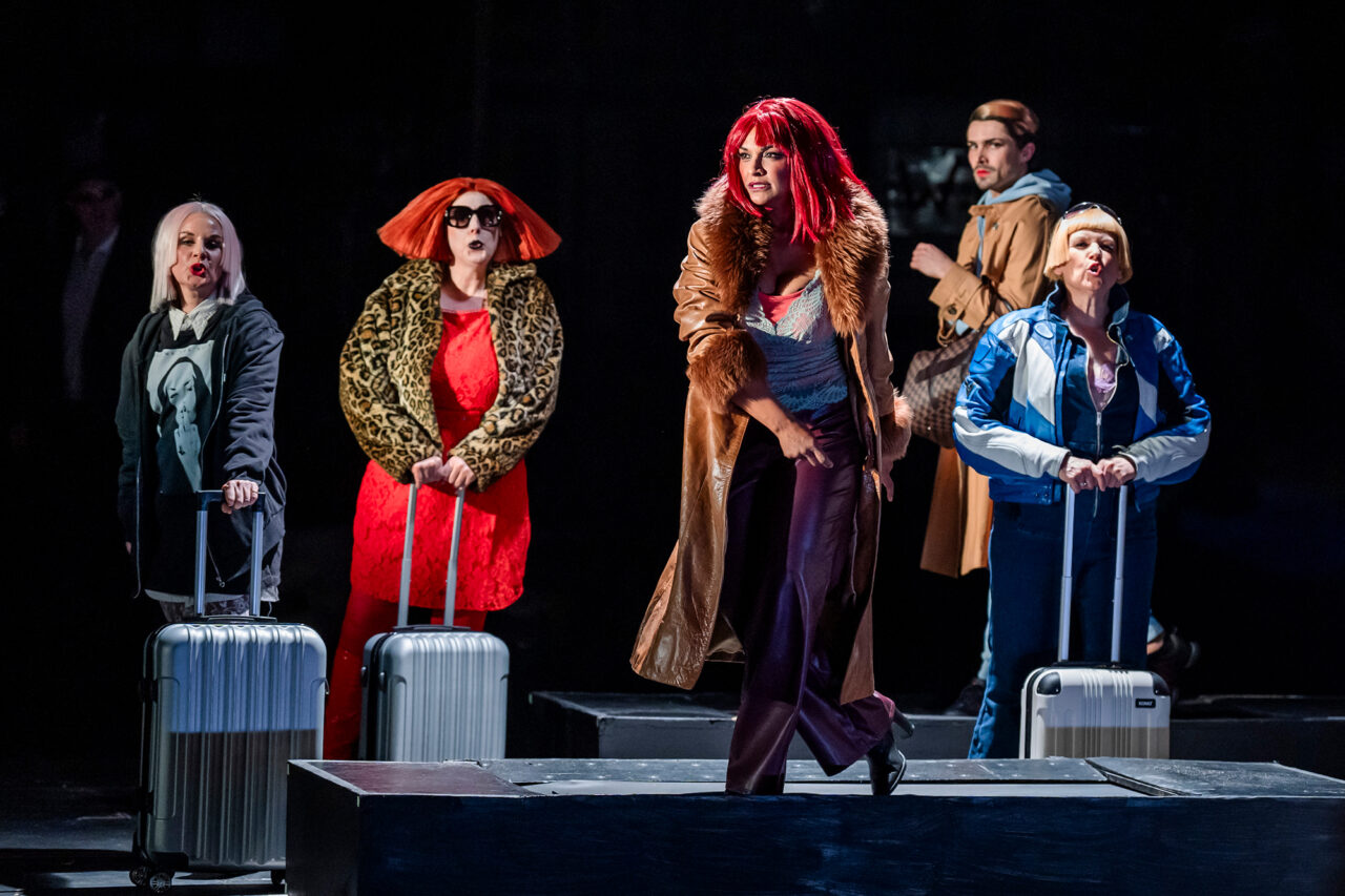 Ella Kirkpatrick, Deborah Davison, Danielle de Niese, Damon Gould, Claire Mitcher, ENO’s Rise and Fall of the City of Mahagonny 2026 ©Tristram Kenton