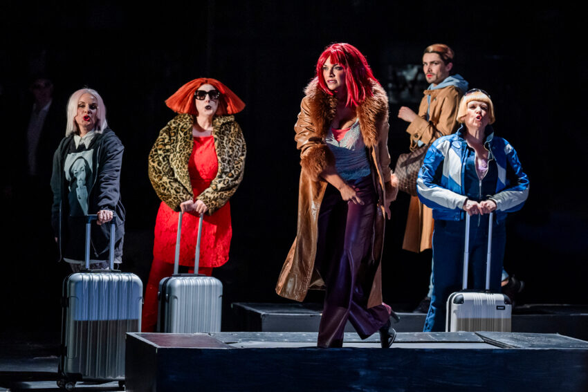 Ella Kirkpatrick, Deborah Davison, Danielle de Niese, Damon Gould, Claire Mitcher, ENO’s Rise and Fall of the City of Mahagonny 2026 ©Tristram Kenton