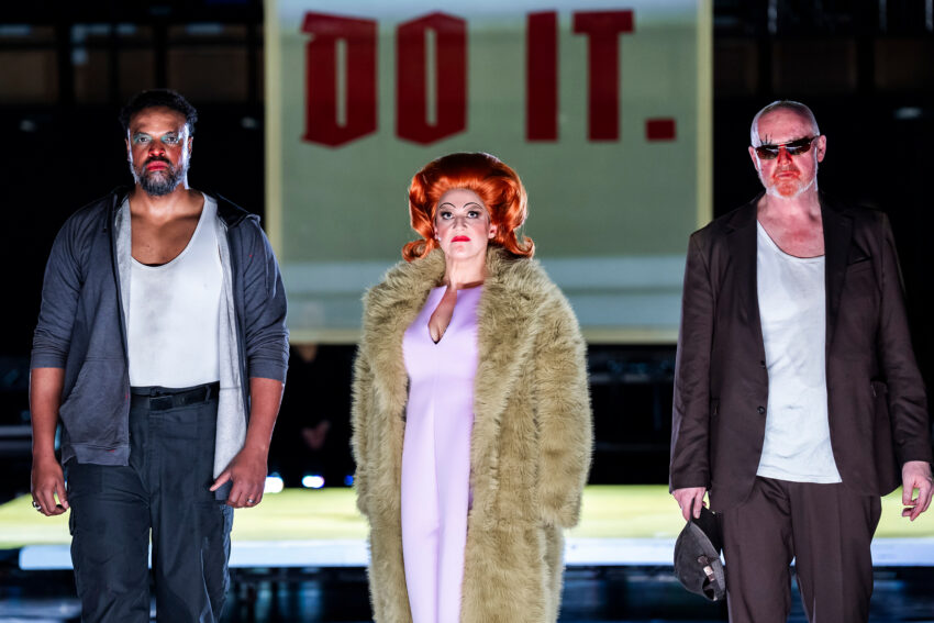 Kenneth Kellogg, Rosie Aldridge, Mark Le Brocq, ENO’s Rise and Fall of the City of Mahagonny 2026 © Tristram Kenton