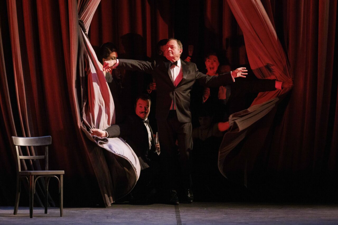 ENO Chorus in ENO's La traviata (2023)