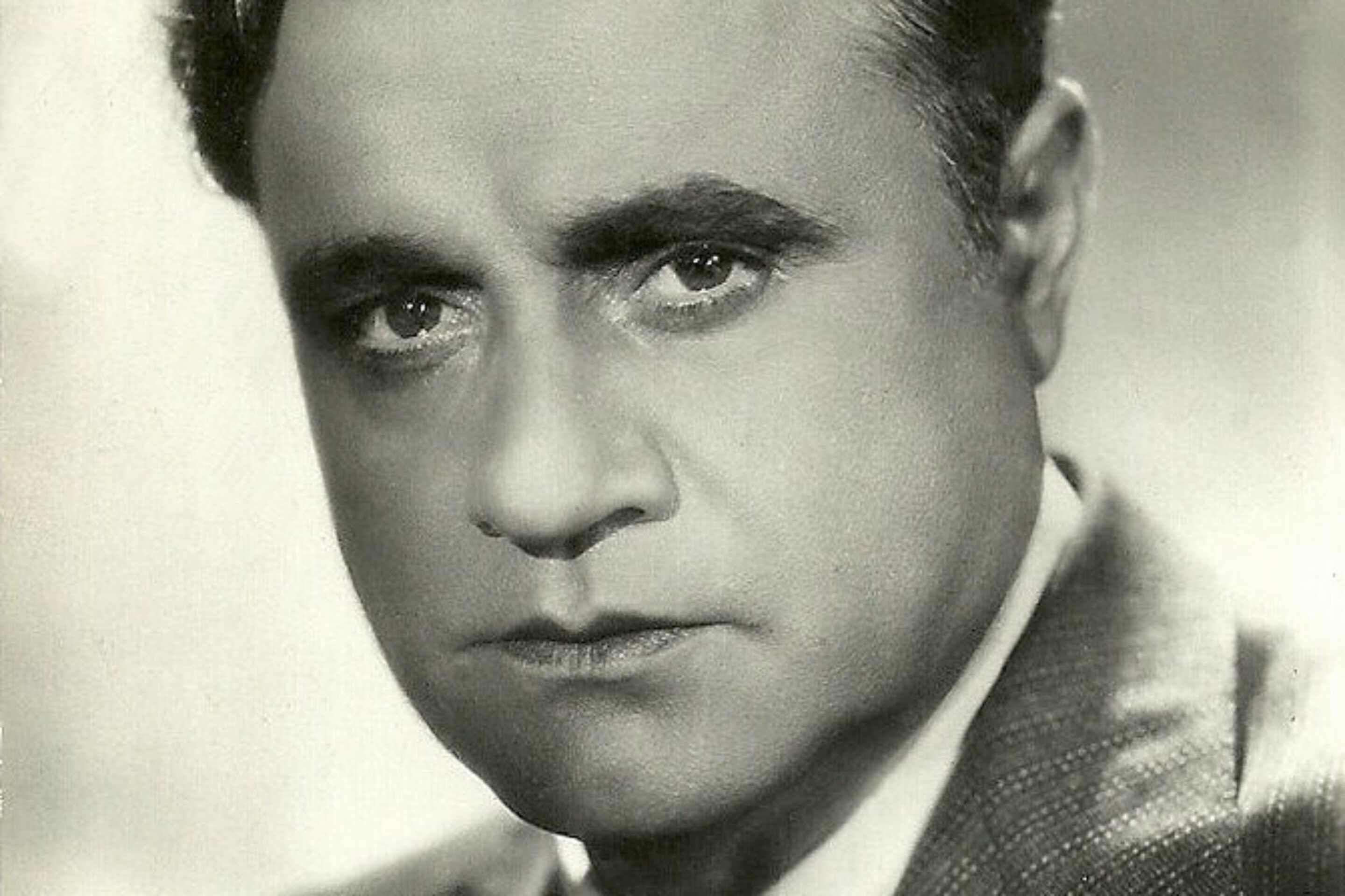 Headshot of Beniamino Gigli, the famous opera tenor