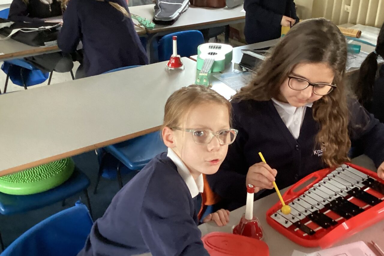 Knollmean Primary Amber Class